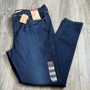 Levi's women’s Deep Indigo Skinny Jeans